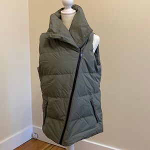 Lucy army green, asymmetrical zip vest